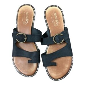 Coach and Four Black Tuscano leather Sandals with Gold Accent sz 8 preloved